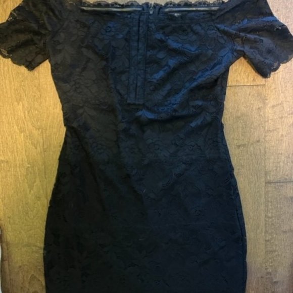 SHORT BLACK LACE GUESS DRESS SIZE SMALL NEVER WORN - Picture 2 of 4